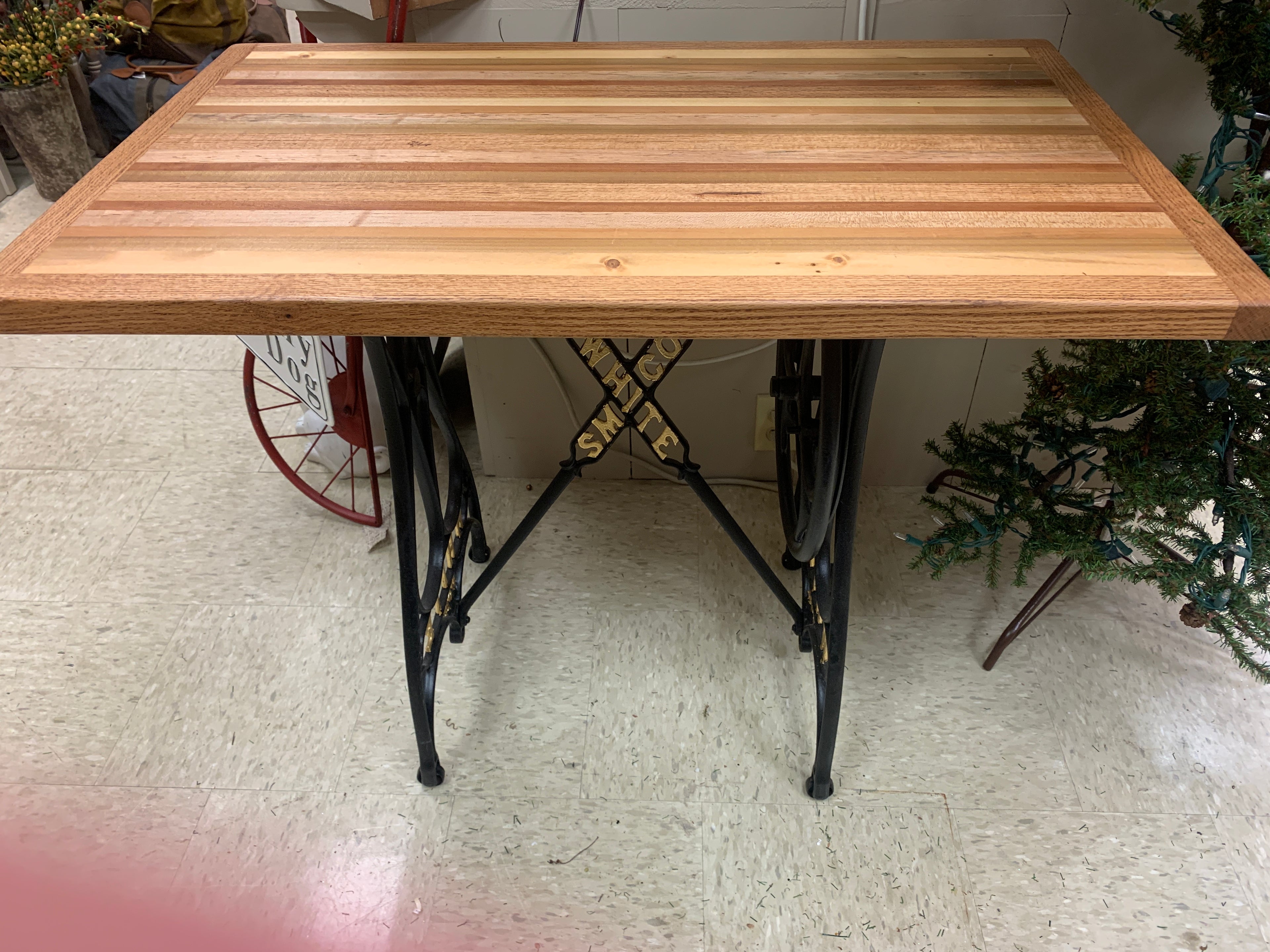 Sewing Machine / Table Top | 22.25"X 36"