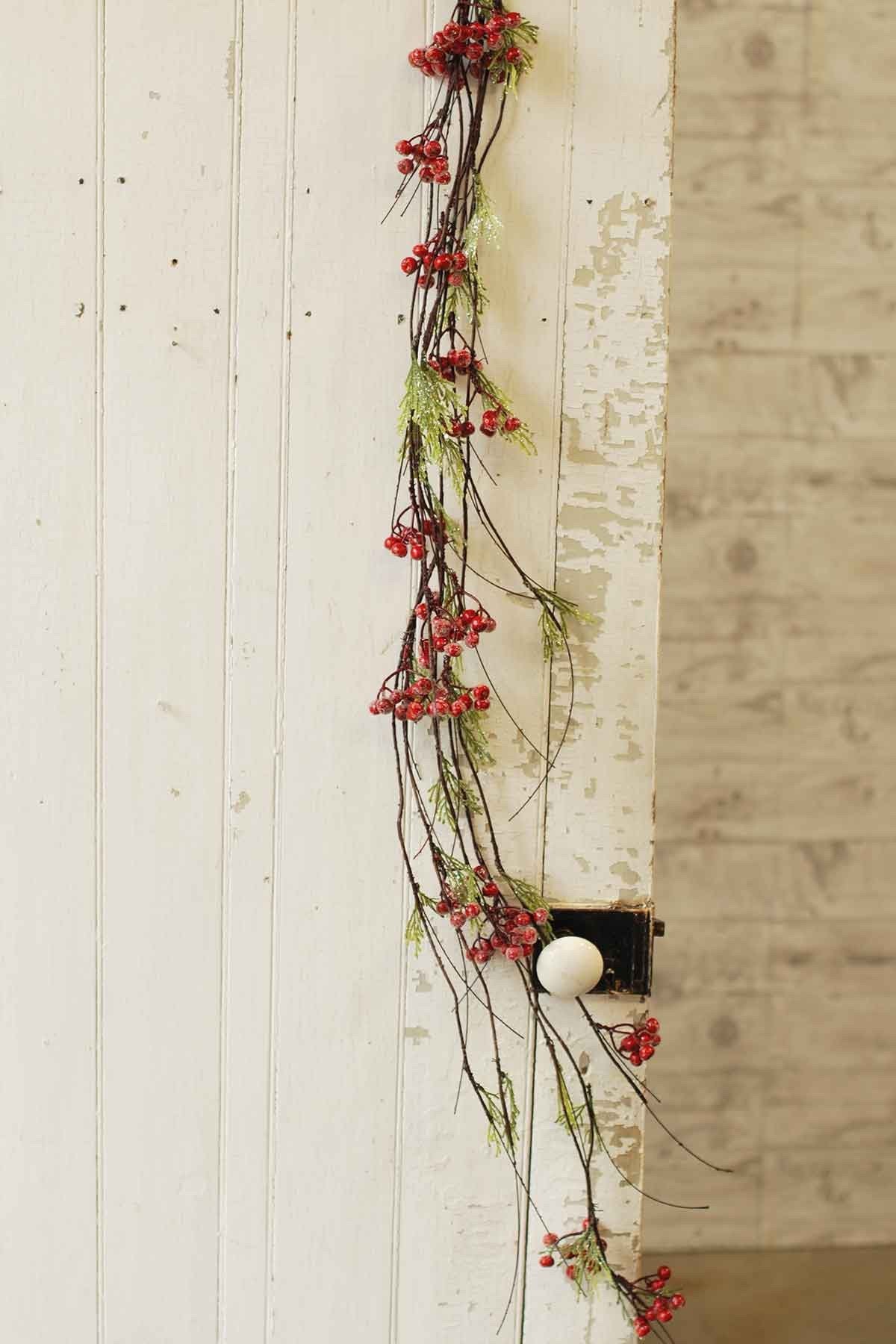 Icy Berry & Cedar Vine 4'